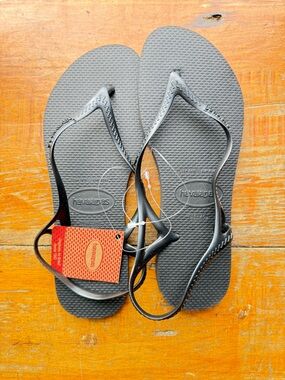 Havaianas Gray Rubber Flip Flops with Black Straps
